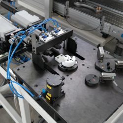 3 - Schraubstation mit Reinigungsfunktion-min